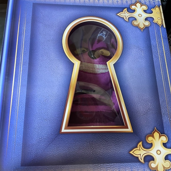 Disney D23 Alice in wonderland plush - Picture 2 of 4